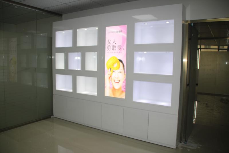 Cosmetic cabinet
